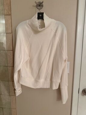Alo yoga waffle weekend escape mock neck size small EUC